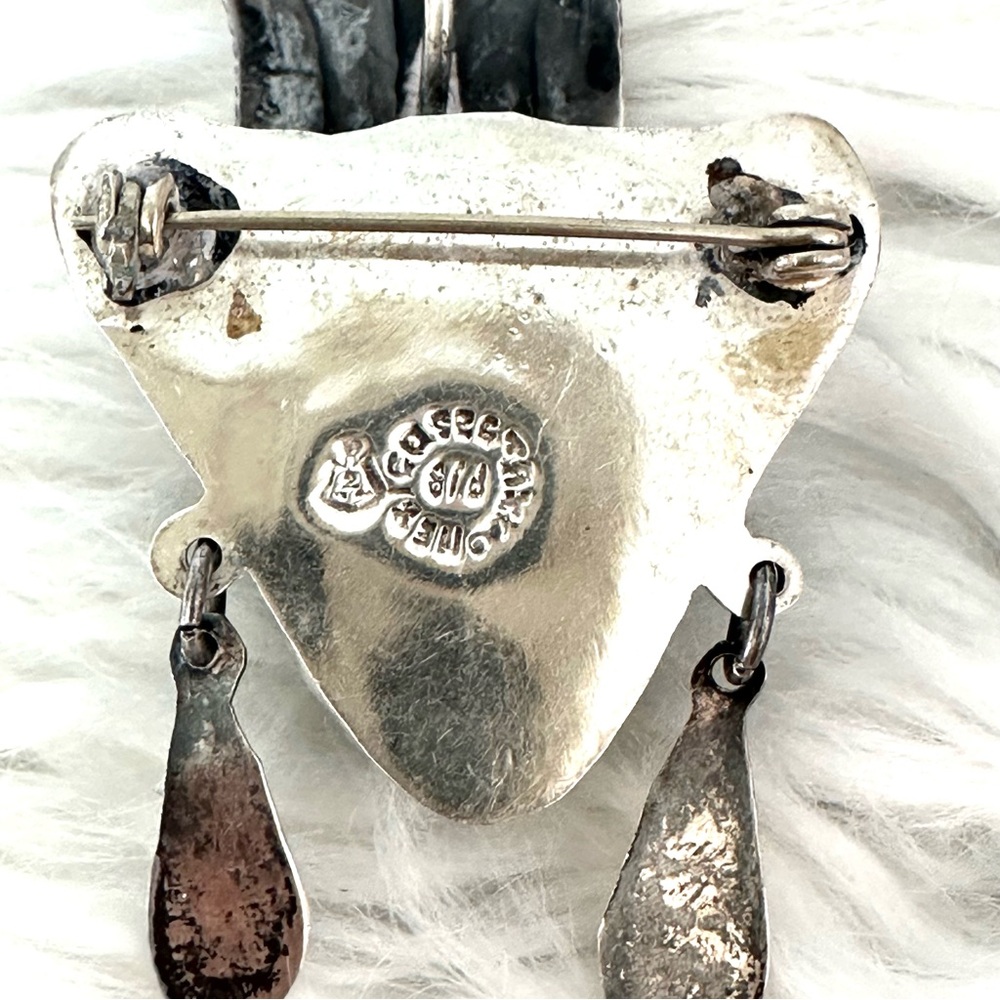 Vintage Taxco Mexican Sterling Mask Brooch Large Green Agate and Stamped Details - Picture 8 of 10